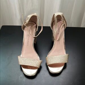 Chinese Laundry Gold Glitter Women's Block Heels size 7 1/2